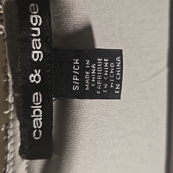 Cable & Guage NWOT Silver Sequined Top Sz SP - Picture 2 of 5